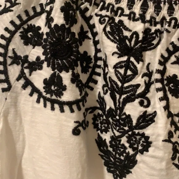 LAST 1️⃣ 🤍IVORY BLACK OFF THE SHOULDER TOP - Picture 6 of 7